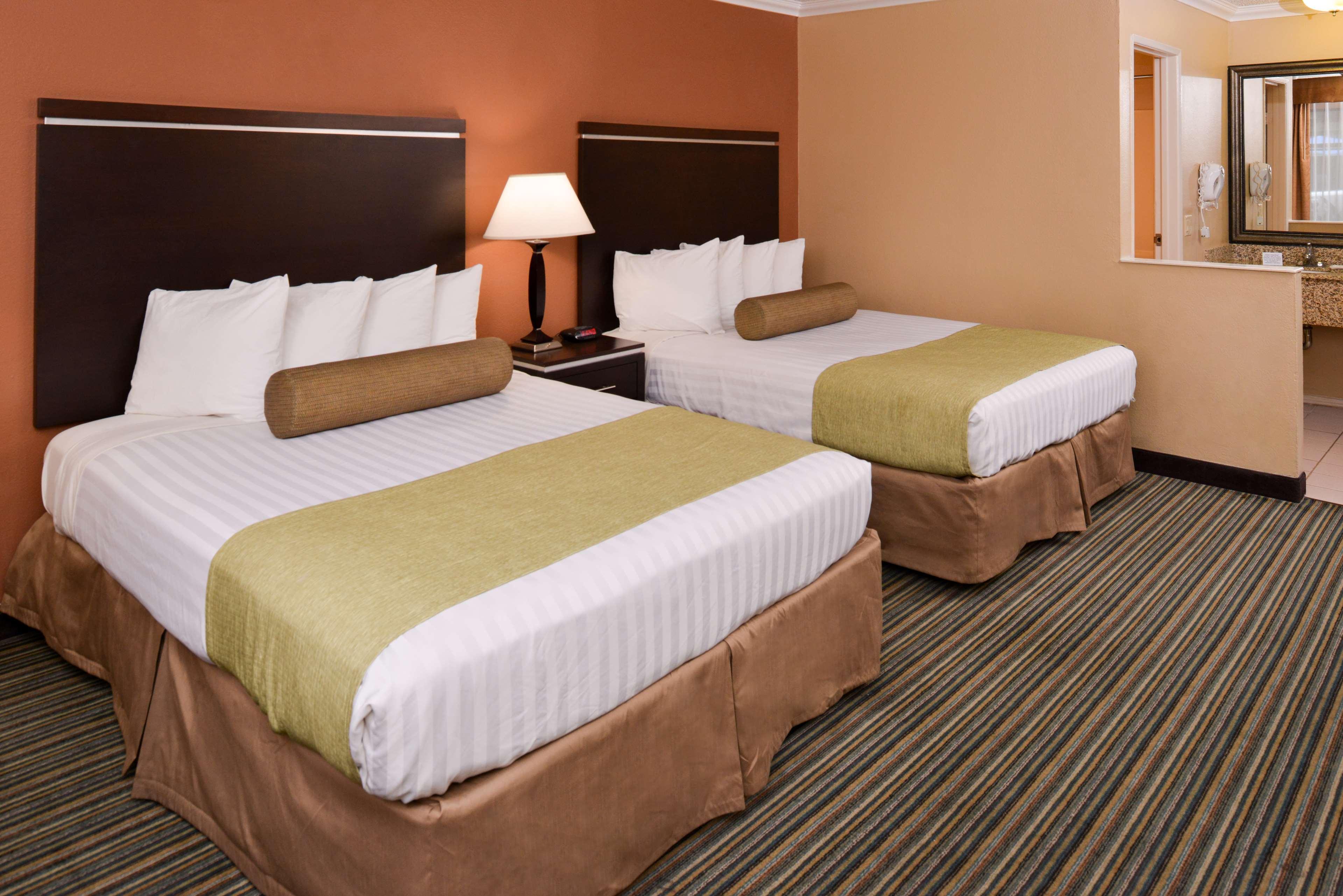 Best Western Courtesy Inn Hotel - Anaheim Resort At The Park Екстер'єр фото