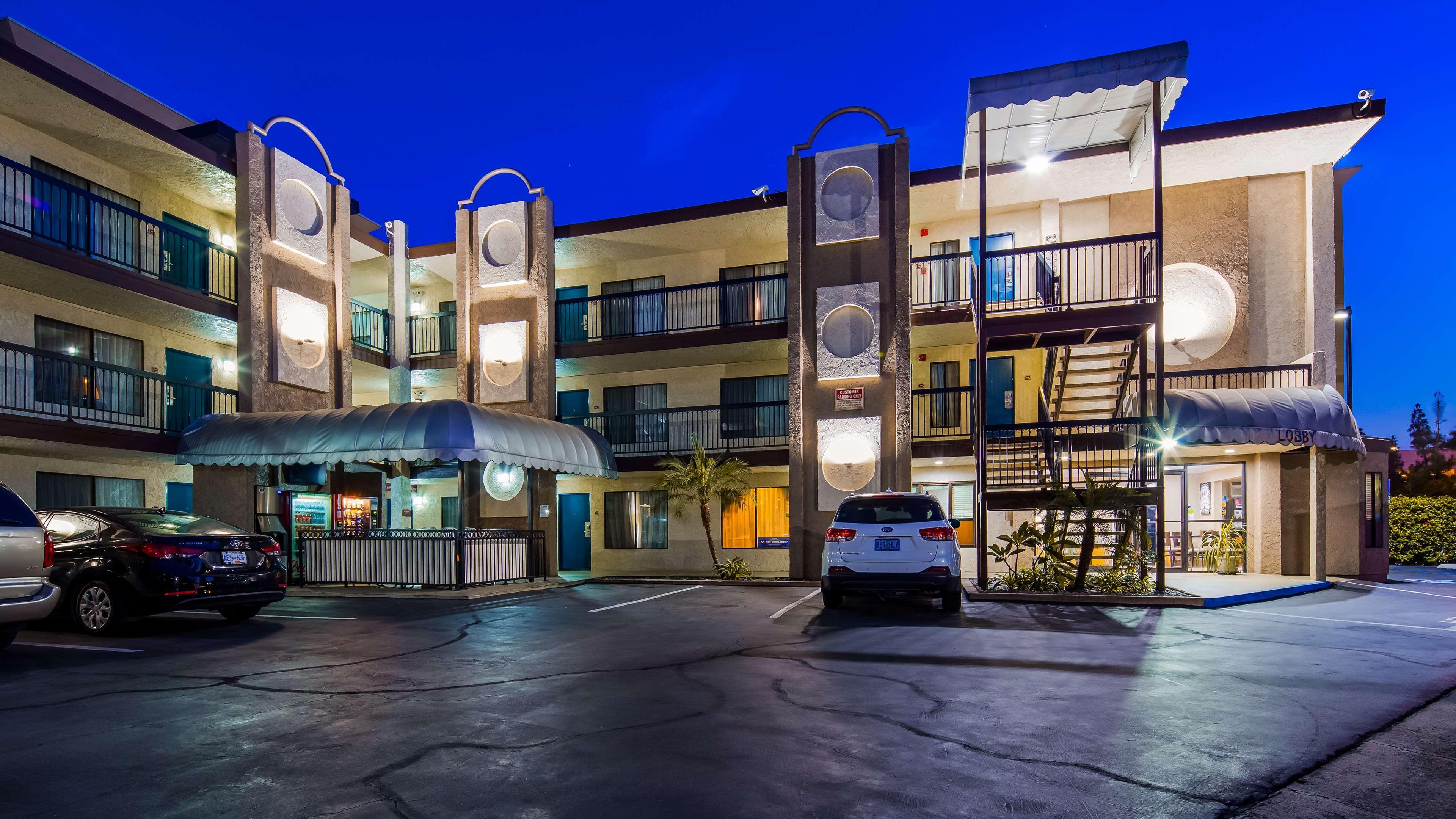 Best Western Courtesy Inn Hotel - Anaheim Resort At The Park Екстер'єр фото