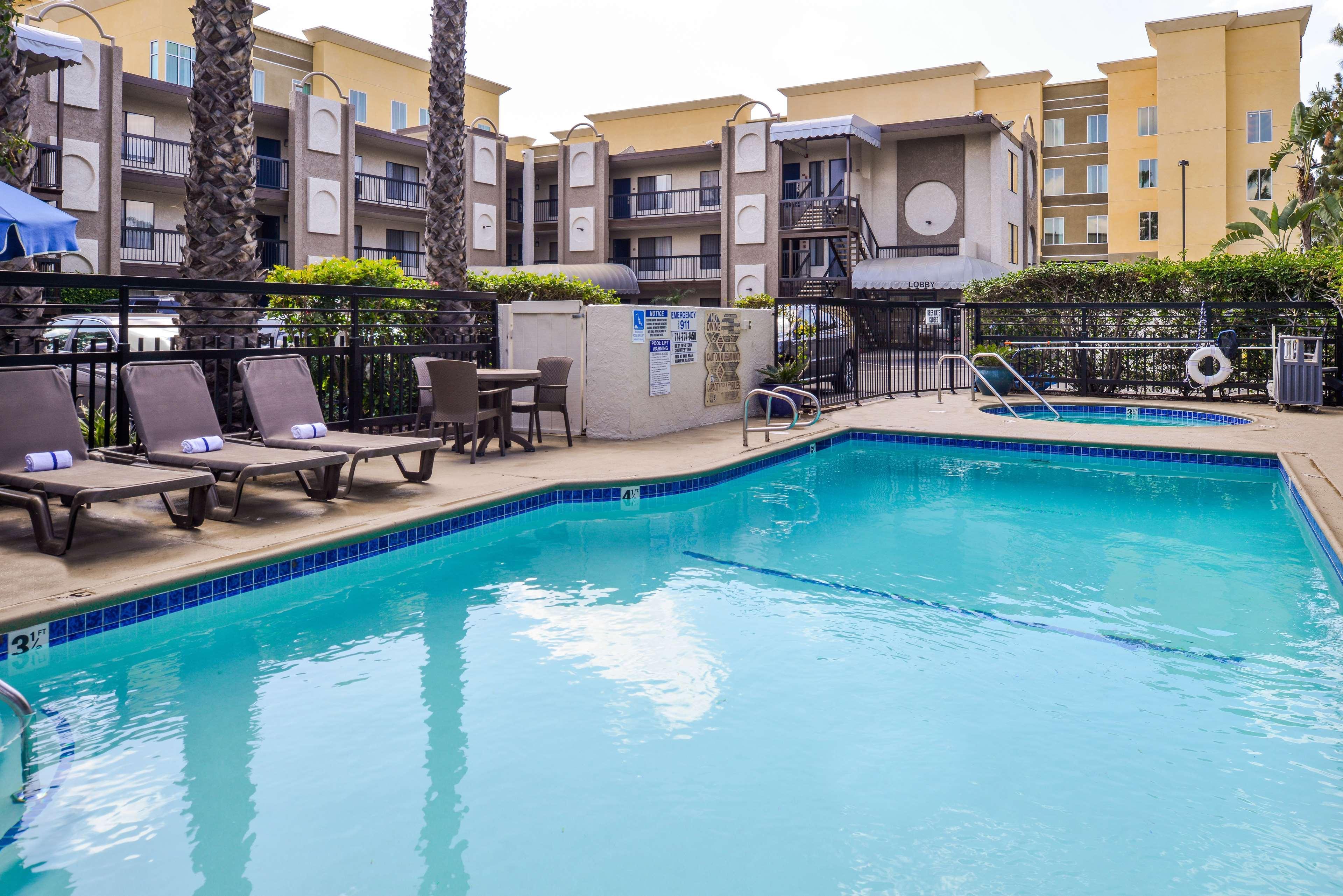 Best Western Courtesy Inn Hotel - Anaheim Resort At The Park Екстер'єр фото