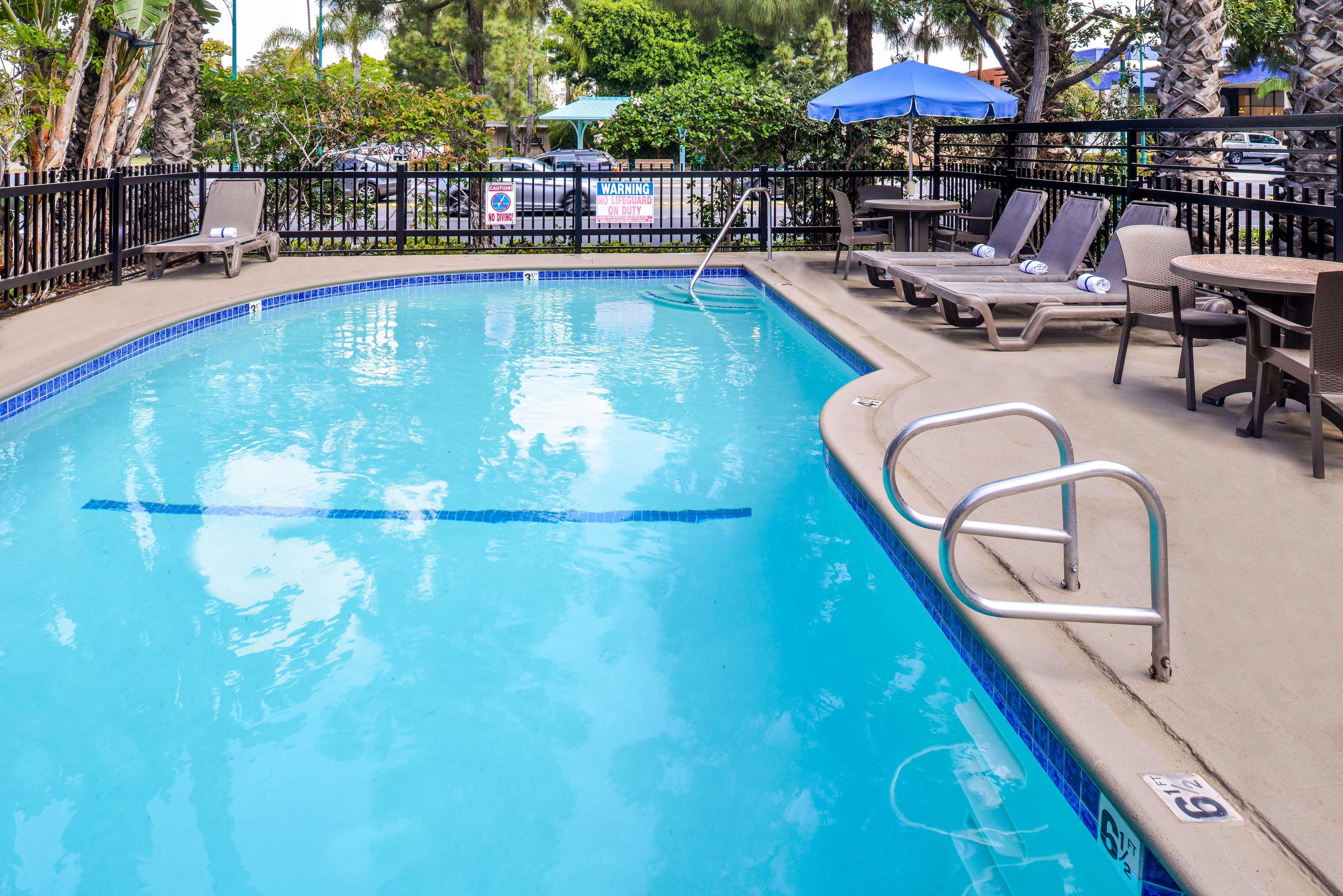 Best Western Courtesy Inn Hotel - Anaheim Resort At The Park Екстер'єр фото