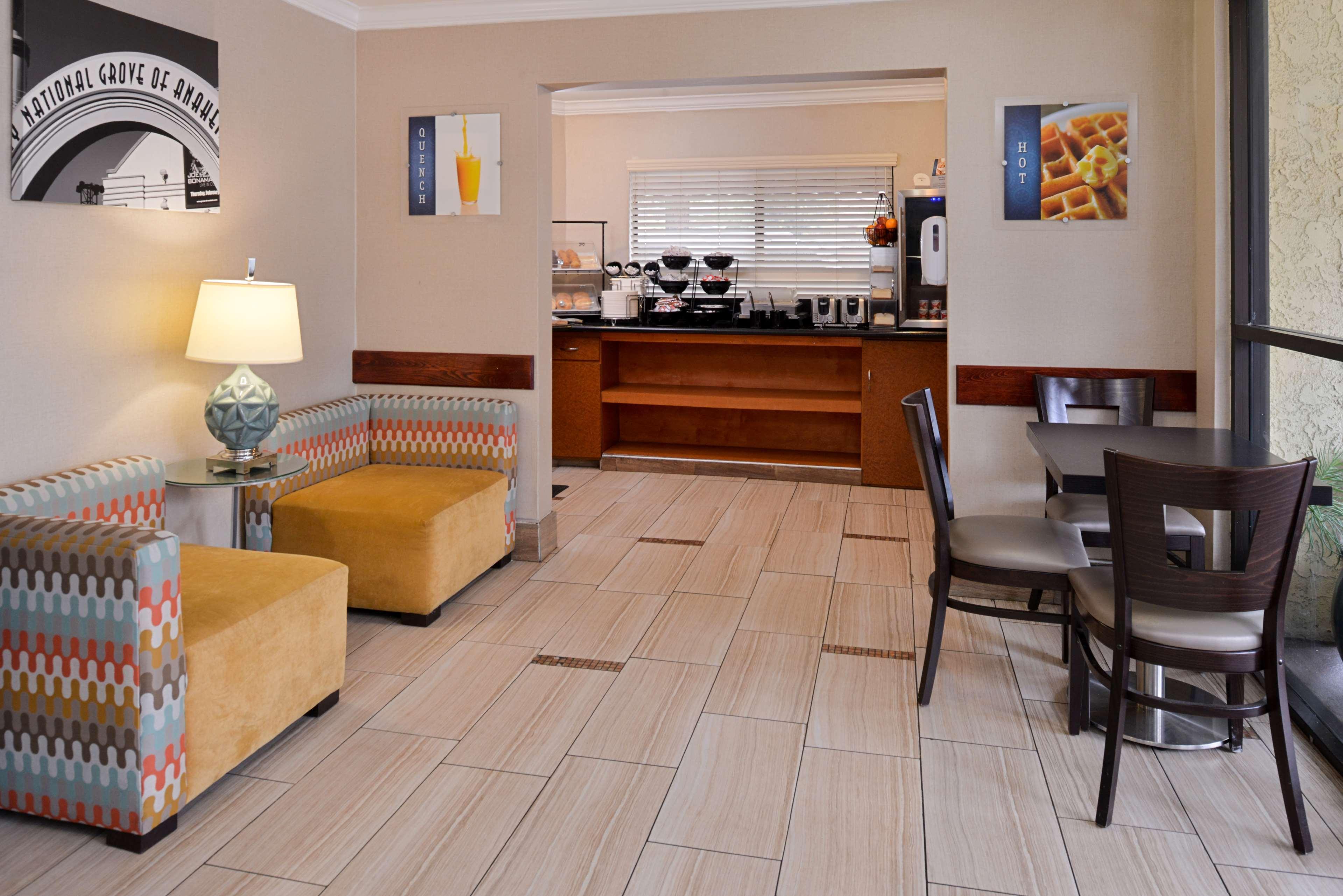 Best Western Courtesy Inn Hotel - Anaheim Resort At The Park Екстер'єр фото