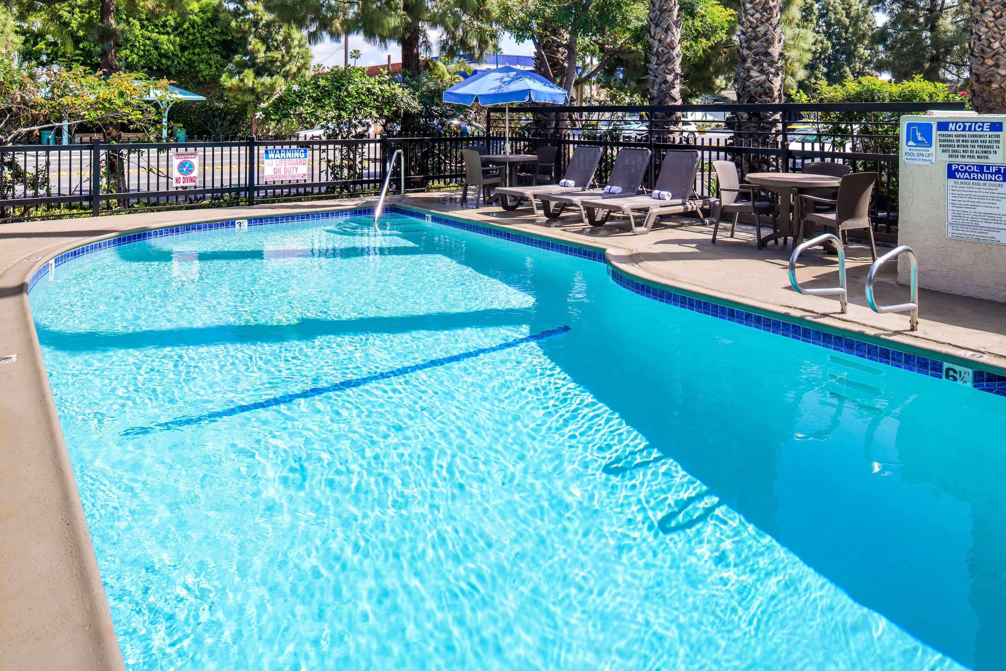 Best Western Courtesy Inn Hotel - Anaheim Resort At The Park Екстер'єр фото