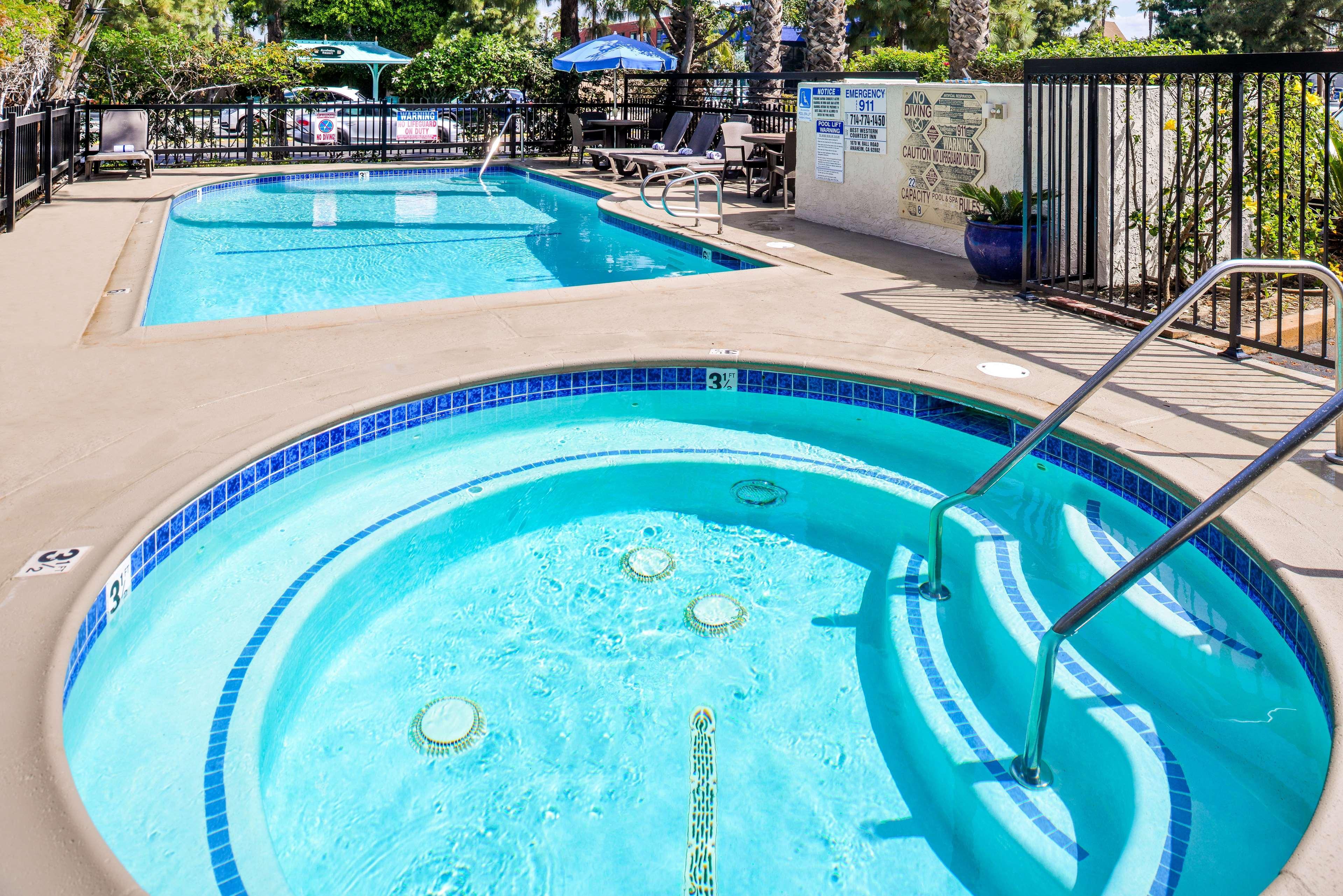 Best Western Courtesy Inn Hotel - Anaheim Resort At The Park Екстер'єр фото
