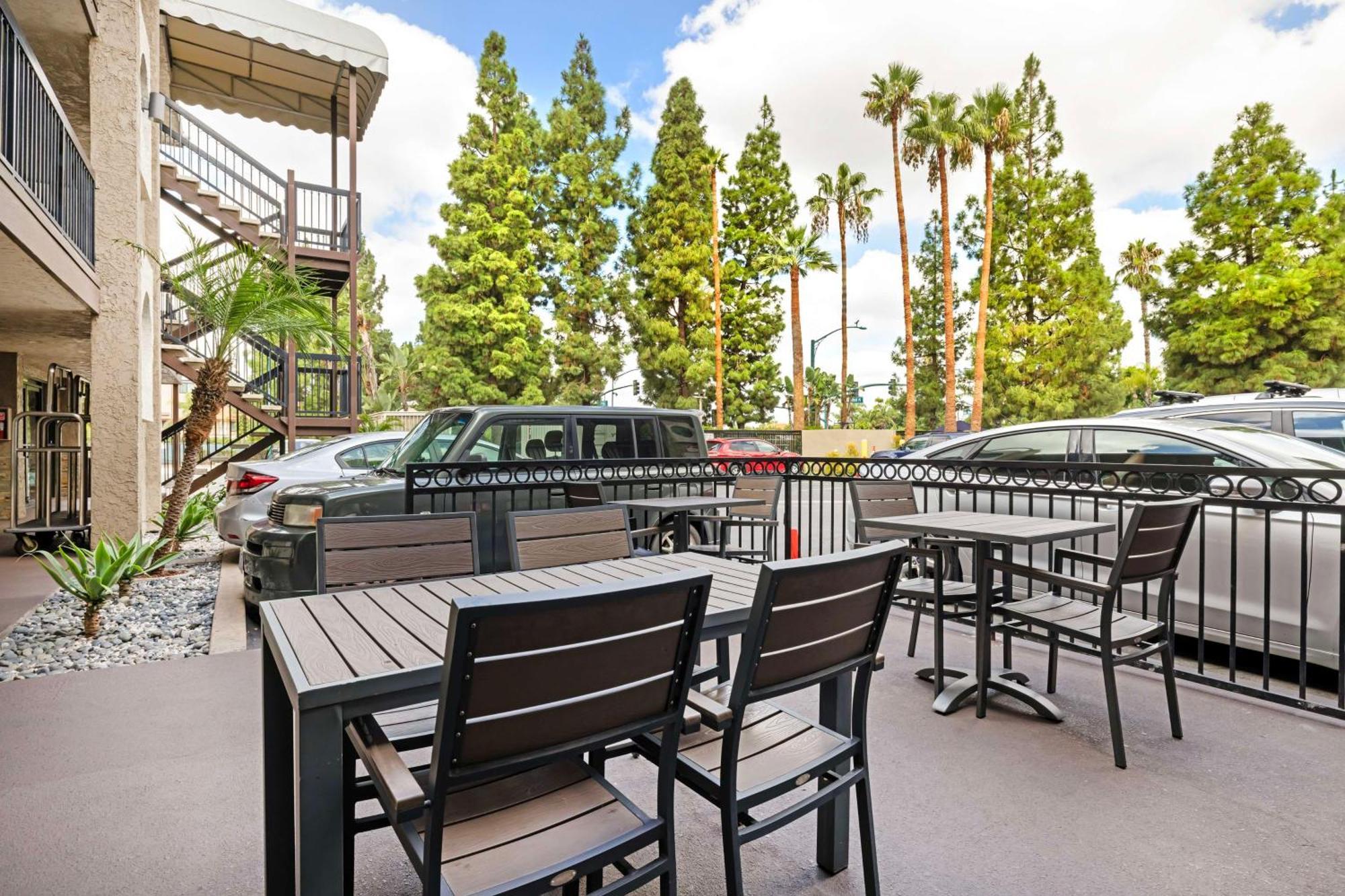 Best Western Courtesy Inn Hotel - Anaheim Resort At The Park Екстер'єр фото