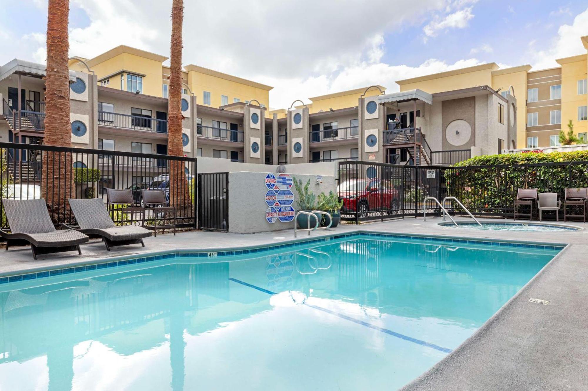Best Western Courtesy Inn Hotel - Anaheim Resort At The Park Екстер'єр фото