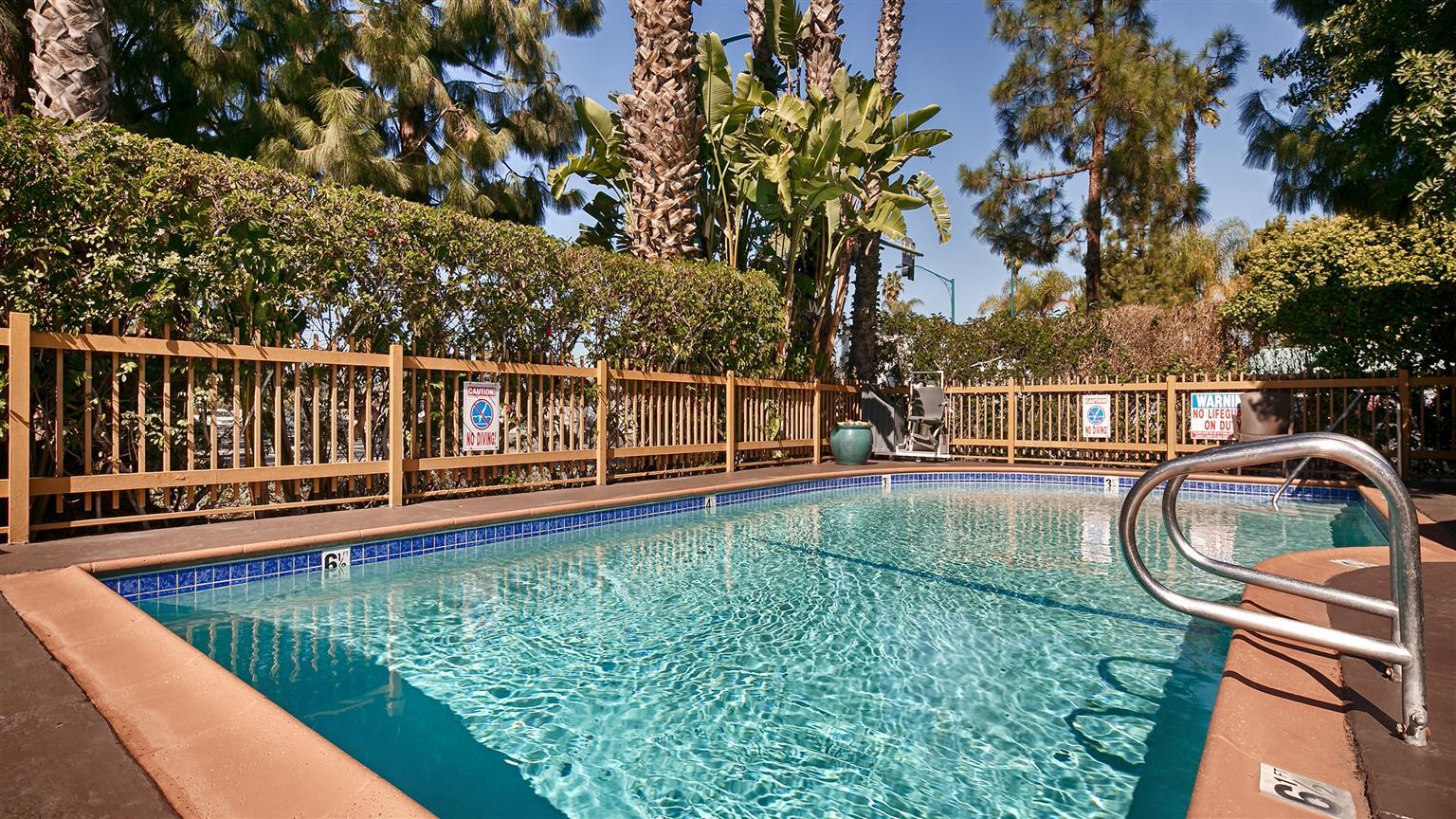 Best Western Courtesy Inn Hotel - Anaheim Resort At The Park Екстер'єр фото