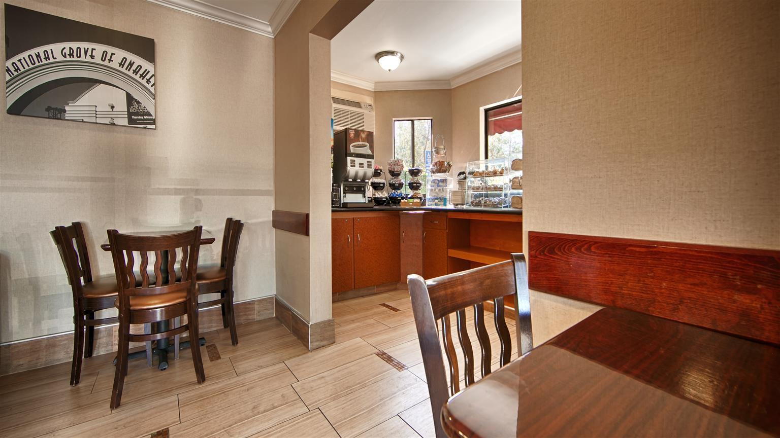 Best Western Courtesy Inn Hotel - Anaheim Resort At The Park Екстер'єр фото